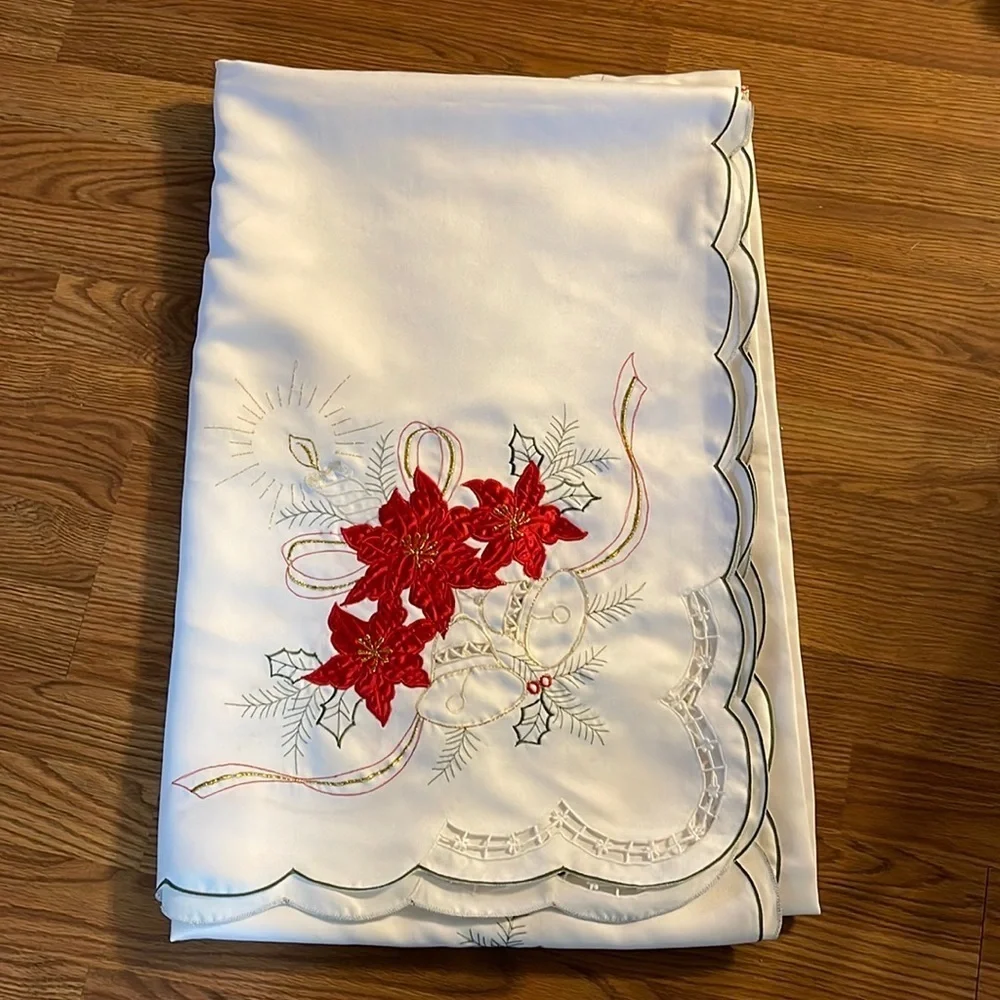 Vintage Poinsettia Dining Tablecloth & Napkin Set Christmas 12 Person Table
